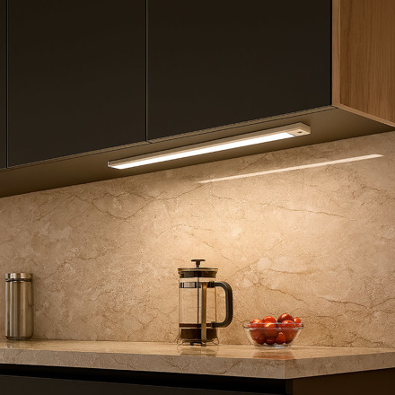 Imagen de REGLETA Led Magnetica 2w Luz Variable, dimerizable, Recargable c/Sensor 40cm