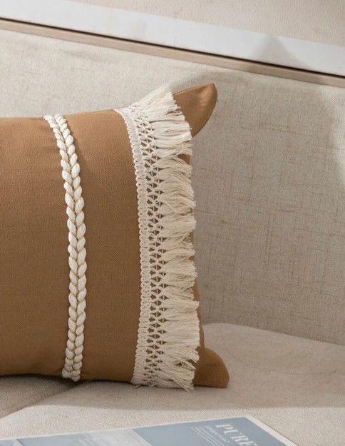 Imagen de ALMOHADON con Trenzas y Flecos Beige 45x45cm